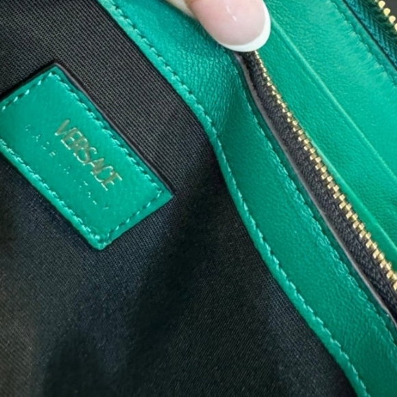 Versace Quilted Zipper Wallet/ BNWT/ GORGEOUS 😍 - Picture 8 of 9